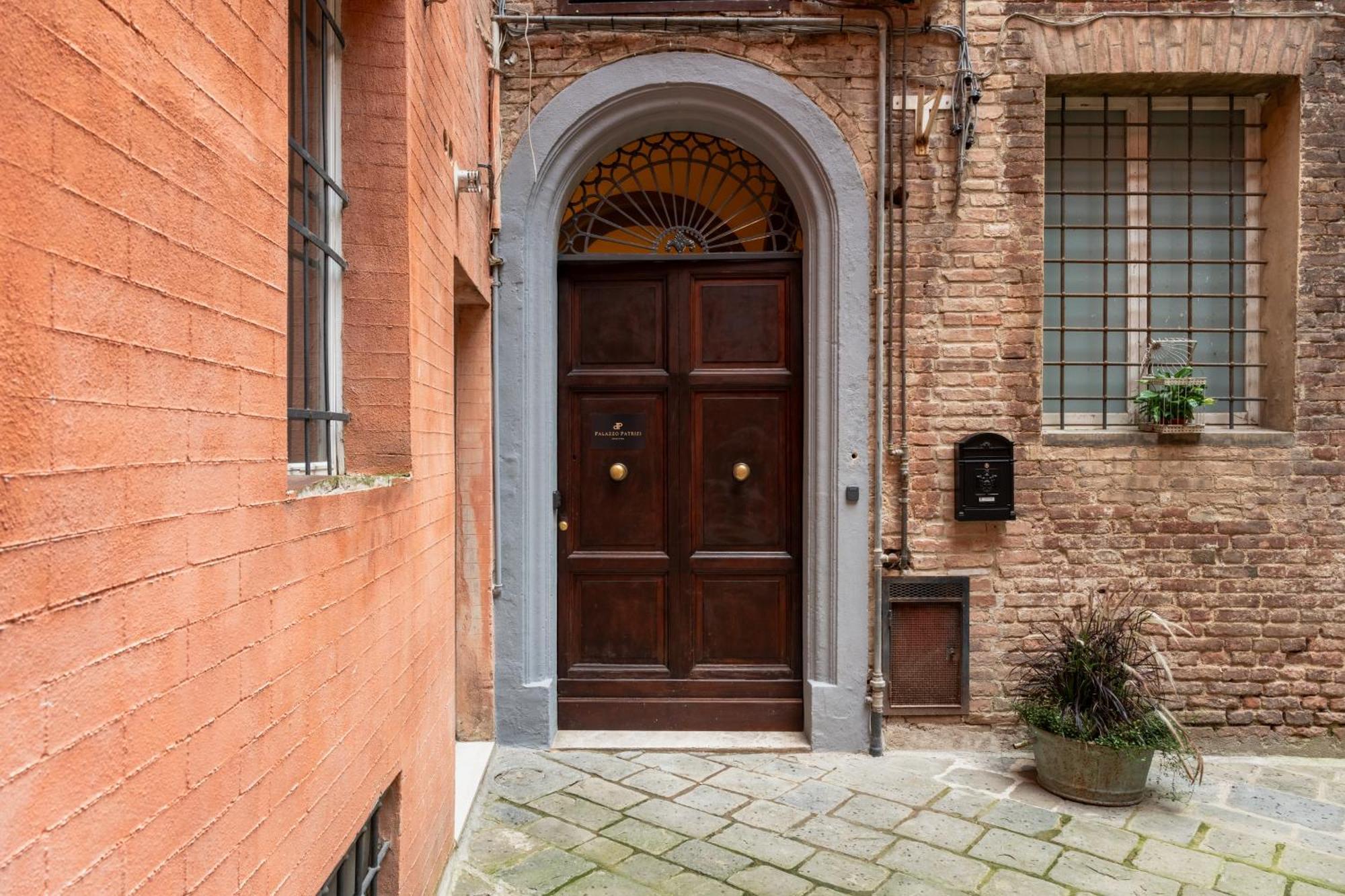Palazzo Patrizi Suites & Spa Siena Exterior foto